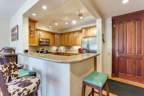 Fully Stocked Kitchen | Slow Cooker | Keurig