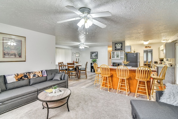 Kelso Vacation Rental | 3BR | 2BA | 1,290 Sq Ft | 3 Steps Required