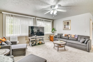 Living Room | Full Sleeper Sofa | Smart TV | Free WiFi