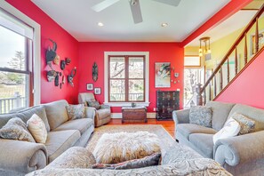 Living Room | 1st Floor | Central A/C & Heating | Free WiFi | Smart TV