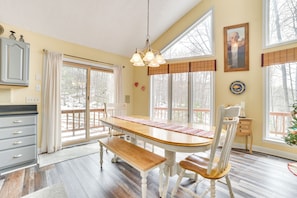 Dining Area | Dishware/Flatware | 1st Floor