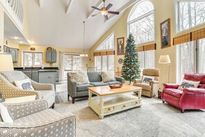 Living Area | Flat-Screen TV | Gas Fireplace | 1st Floor