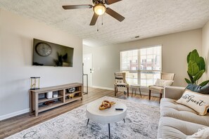 Living Room | 1st Floor | Free WiFi