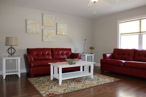 1st floor living area (Bonus Room )