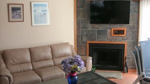 2nd floor living area