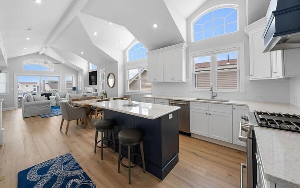 MODEL KITCHEN LAYOUT