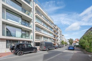 Stugans exteriör [sommar]