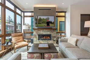 Spacious Living Room with Comfy Seating, Spectacular Floor to Ceiling Views, Gas Fireplace and Large Smart TV