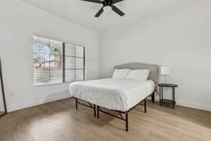 Bedroom 1 - 1 queen bed