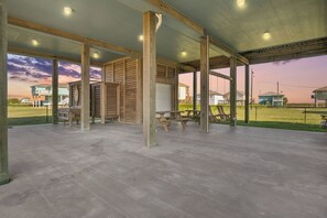 Grill out, gather with family, or dine alfresco in the sea breeze.