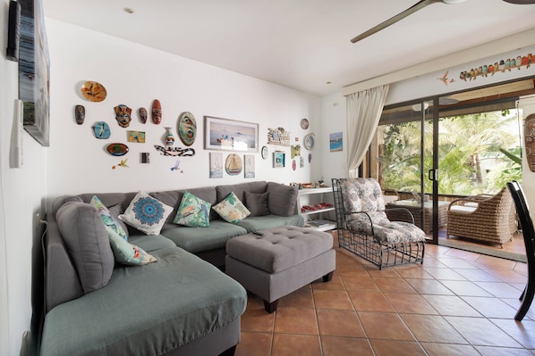Coco Sunset Hills 82 has a bright, open concept main floor.