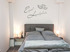 Bed, Bedroom, Bedding, Furniture, Bed Sheet, Interior Design, Linens, Throw Pillow, Bed Frame, Pillow