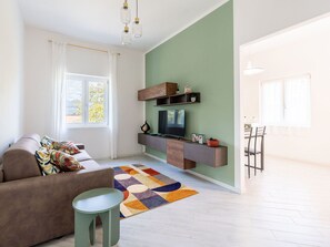 Möbel, Holz, Interior Design, Flooring, Küche, Cabinetry, Fussboden, Zimmer, Major Appliance, Schrank