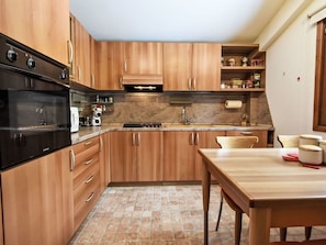 Möbel, Holz, Interior Design, Flooring, Küche, Cabinetry, Fussboden, Zimmer, Major Appliance, Schrank