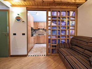 Möbel, Holz, Interior Design, Flooring, Küche, Cabinetry, Fussboden, Zimmer, Major Appliance, Schrank