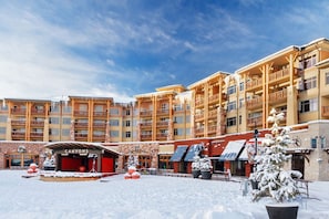 Sundial Lodge / Winter