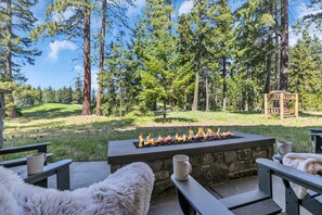 Lower Level – Patio Lounge, Stone Gas Fire Pit
