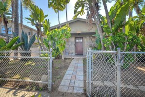 Welcome to Vintage Beach Bungalow!