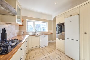 Louvaine House, Witton Gilbert - Host & Stay