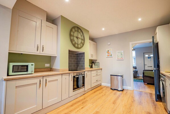 Gillam House, Worcester - Host & Stay