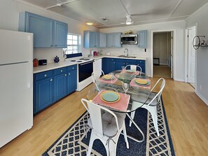 Dining & Kitchen