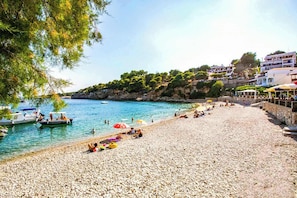 Rousoum Gialos - Just in front of the room