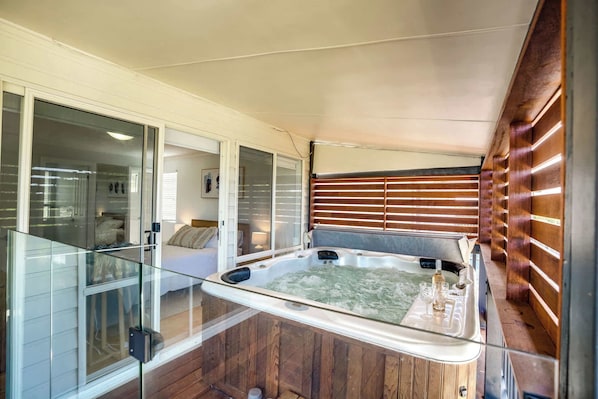 Indoor spa tub