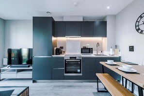 Thoughtfully designed for relaxing and connecting — dine, lounge, and stream in total comfort 🍽️📺🛋️🌿