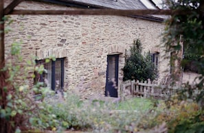 Charming stone cottage on Allercott Farm