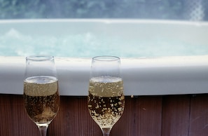 Enjoy a glass of bubbly in the hot tub!