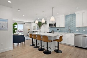 Oversized island for dining. Seating for 6