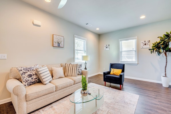 Atlanta Vacation Rental | 3BR | 2.5BA | 1,400 Sq Ft | 9 Steps to Enter