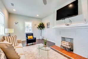 Living Room | Smart TV