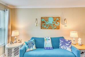 Living Room | Flat-Screen TV | Queen Sleeper Sofa | 1st Floor