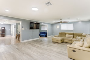 Living Room | Smart TV