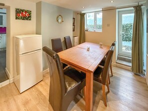 Dining Area | Nemo’s Lodge, Portland