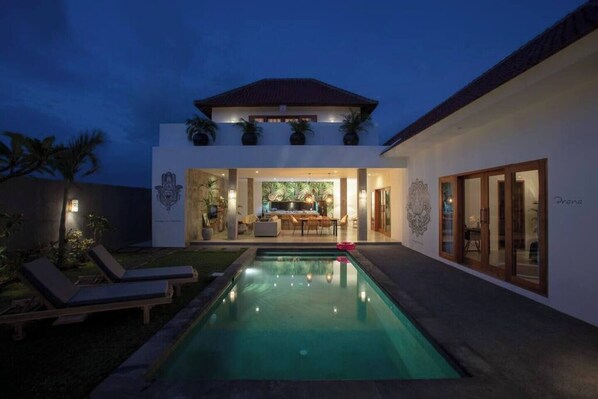 Atmosphere by night is just amazing ! Have a dinner at the villa or just drink a beer and have fun with friends.
