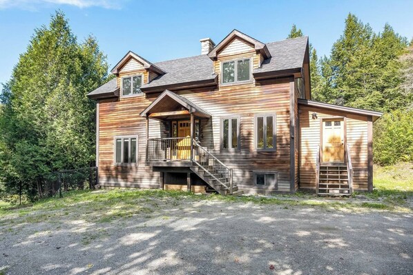 Welcome to our spacious, beautifully designed modern cabin—where rustic tranquility meets the comfort of contemporary living. Enjoy the peacefulness of a rural setting without sacrificing modern conveniences. Plus, there's plenty of parking out front, with room for large vehicles.