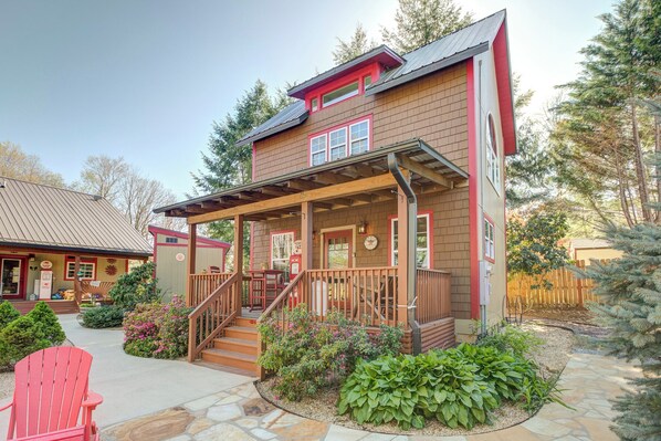 Black Mountain 5th Street Cabin