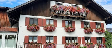 Böck, Haus