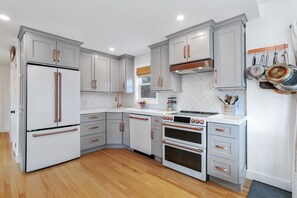 Lots of work space in the kitchen! 