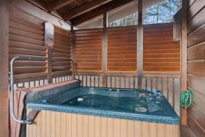 Indoor spa tub