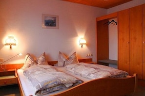 Doppelzimmer mit Dusche und WC-Zimmer, Ansicht 3