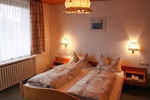 Doppelzimmer mit Dusche und WC-Zimmer, Ansicht 5