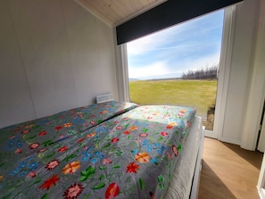 600 threads satin bed sheets, blinds for the window.