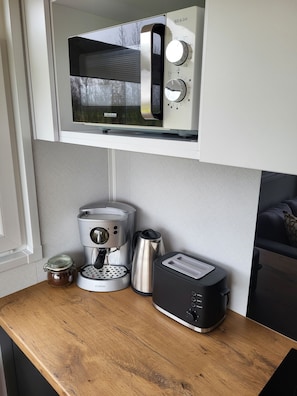 Coffee machine, Coffee, coffee-creamer, kettle, tea, sugar, salt, pepper, oil, m