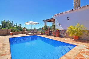 Casa Munoz Acosta %2D Traditional Andalucia cortijo %2D view of the pool and house