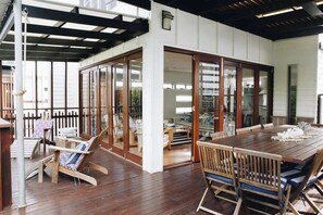 The main living area extends to an undercover deck through bi-fold doors, with ample seating to dine alfresco.