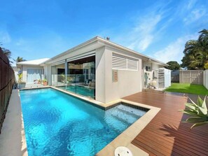 Swim, splash, and relax in the 10m magnesium lap pool, surrounded by a secure, family-friendly yard with space to play and unwind.