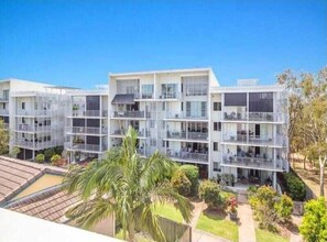 Set within the modern Aquatic Vista complex, this stylish retreat is just steps from the calm waters of Pumicestone Passage, local cafes, shops, and beachside walking tracks – the perfect base to explore Bribie Island.